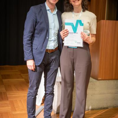 Rechts: Dr. med. Katharina Kneer (Tübingen) – DGKN-Nachwuchsförderpreis für Klinische Neurosonologie 2026